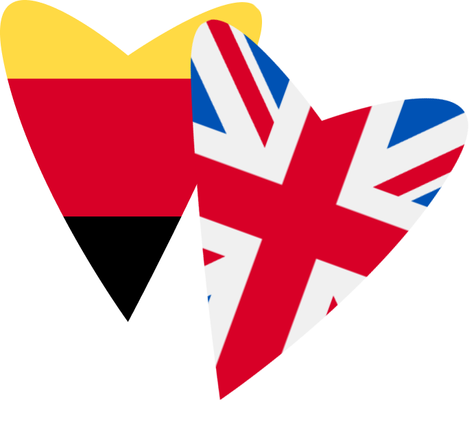 Zwei ineinander liegende Herzen in den Farben der deutschen und der britischen Flagge